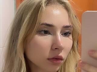 Videos shows live EmiliaWin
